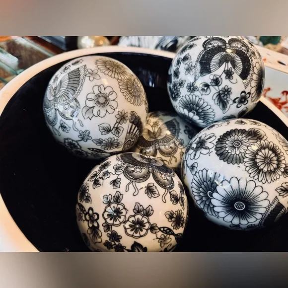 Elegant Chinoiserie Porcelain Ceramic Ball Black & White Carpet Balls Home Decor - Picture 15 of 16